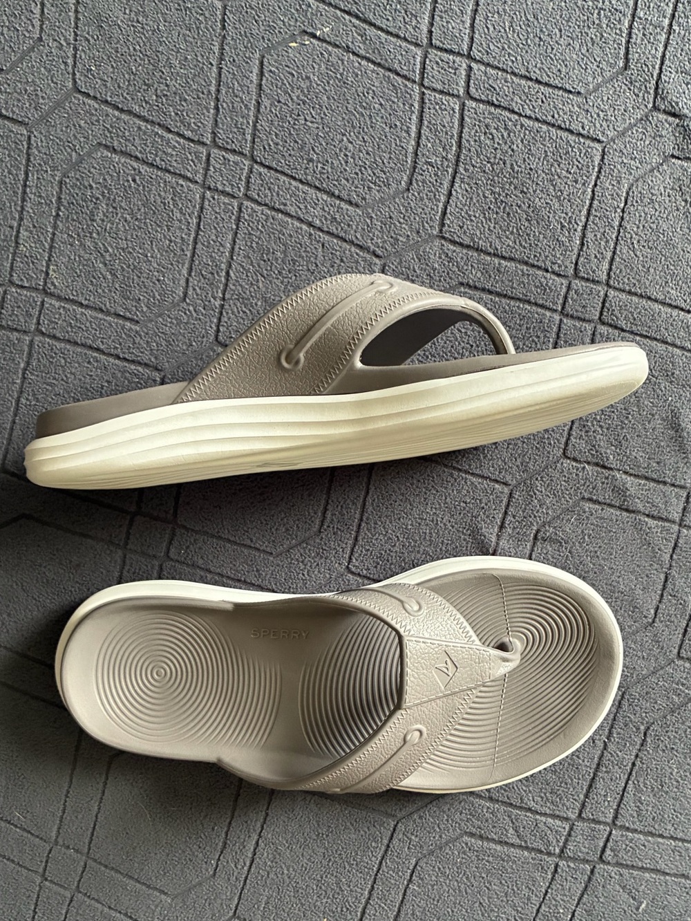 Sperry Women’s Gray Foam Flip Sandals - Picture 2 of 5